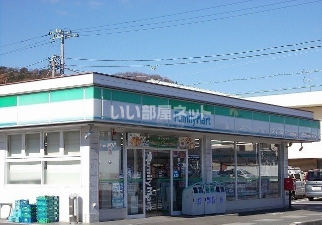 近くにファミリーマートあり