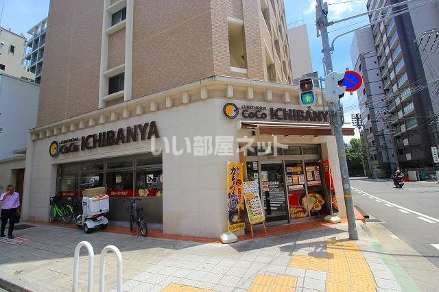 近くの飲食店まで322m（徒歩5分）