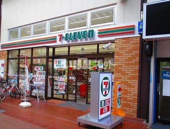 近くのコンビニまで120m（徒歩2分）