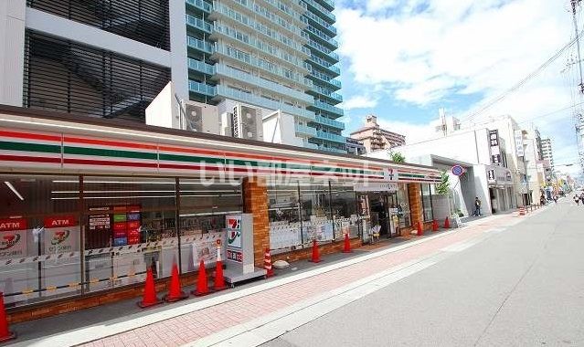 近くのセブンイレブン神戸中央区役所北店まで121m（徒歩2分）