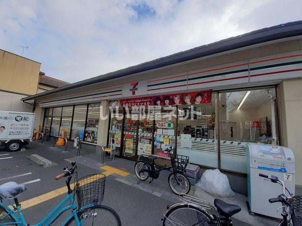 近くにコンビニあり