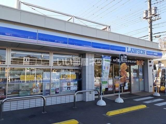 近くのコンビニまで337m（徒歩5分）
