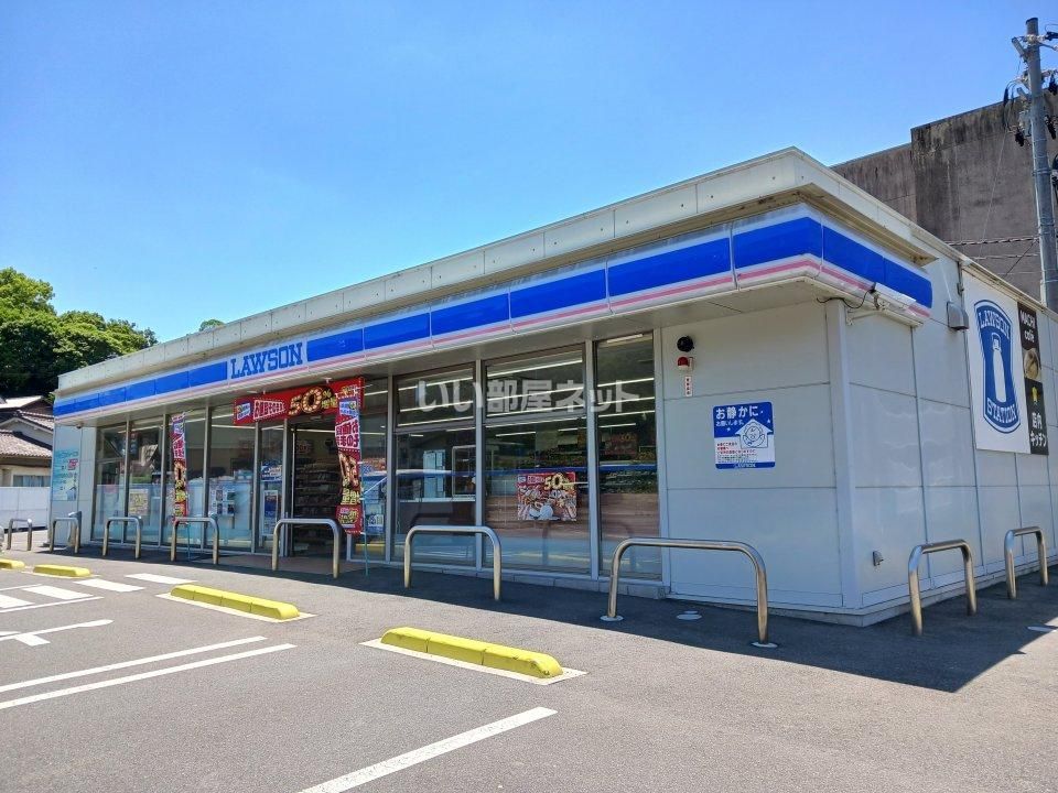 近くのコンビニまで478m（徒歩6分）