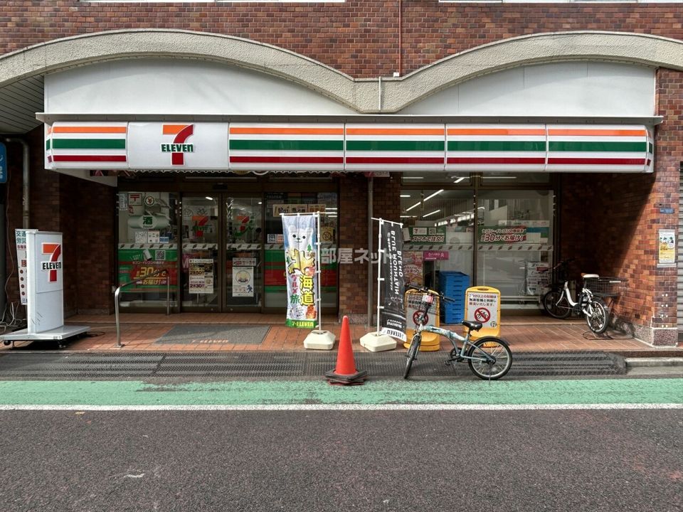近くのセブンイレブン新宿曙橋通り店まで201m（徒歩3分）