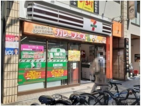 近くのセブンイレブン新宿神楽坂三丁目店まで557m(徒歩7分)
