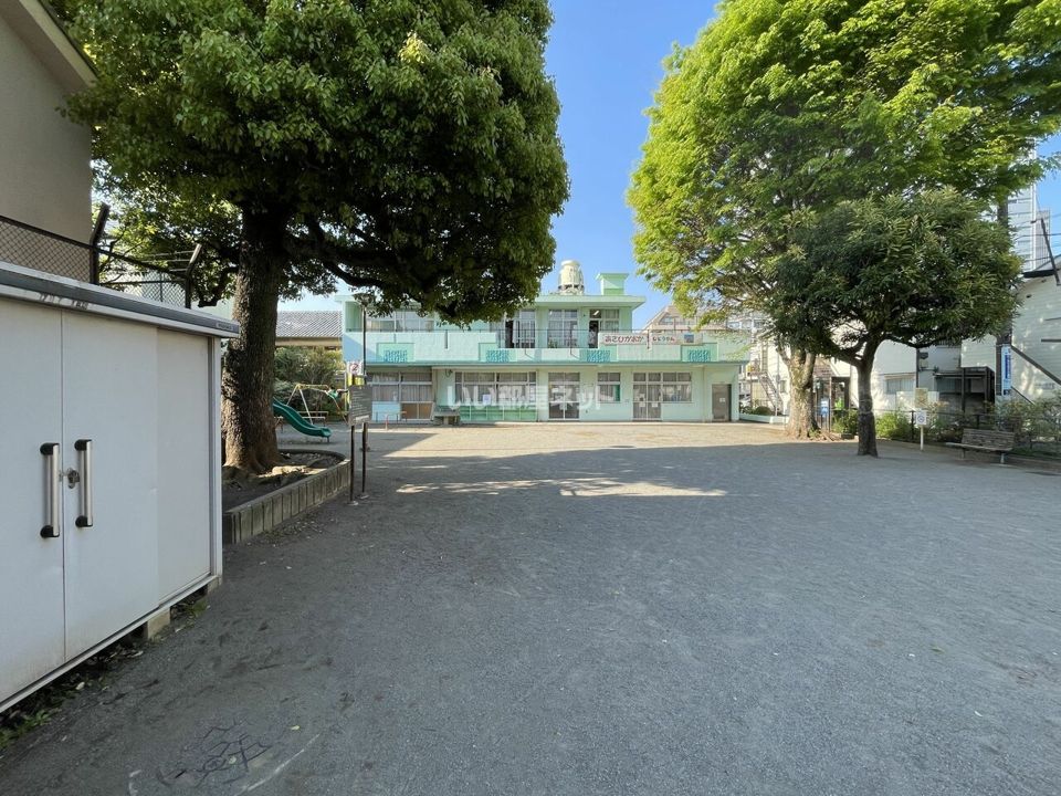近くの中野区立朝日が丘公園まで660m（徒歩9分）