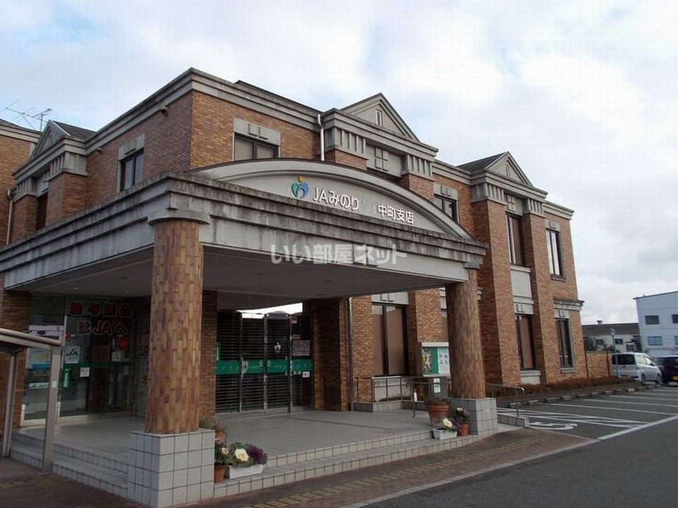 近くの銀行まで1,688m（徒歩22分）