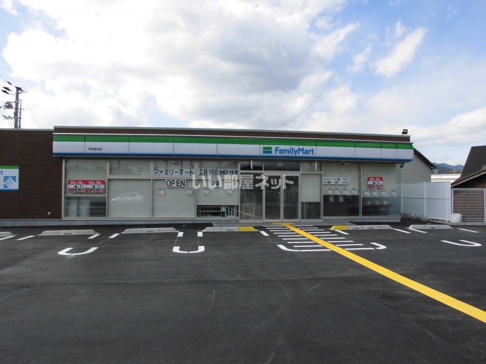 近くのコンビニまで789m（徒歩10分）