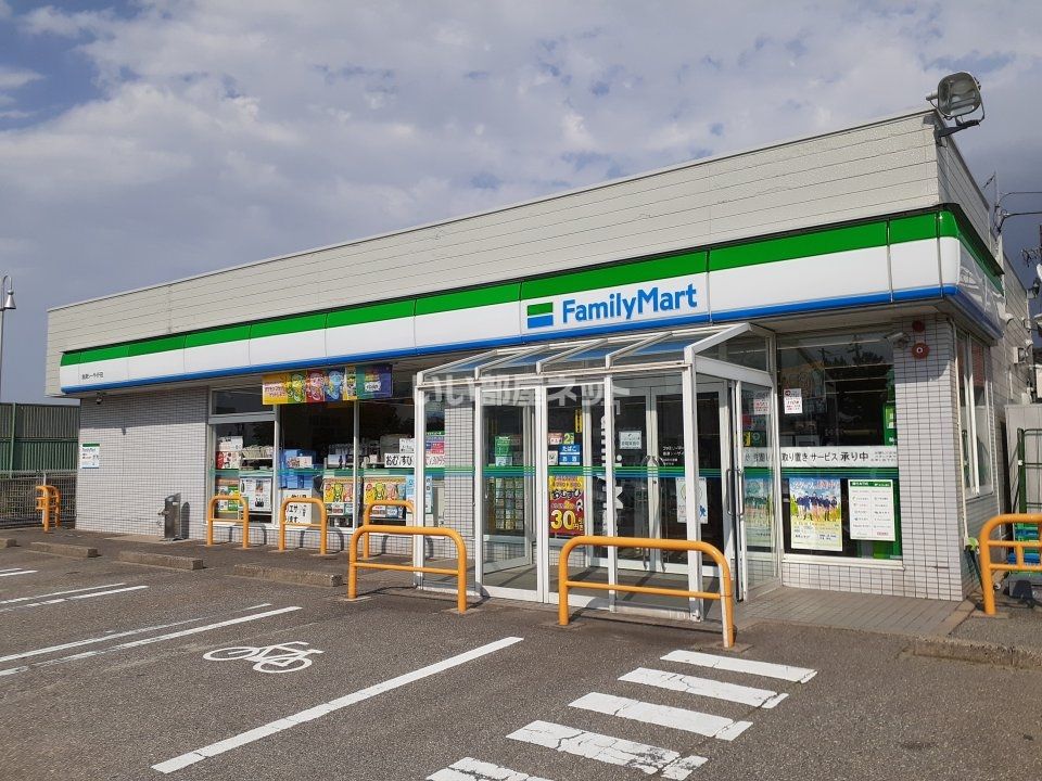 近くのファミリーマート 魚津シーサイド店まで559m(徒歩7分)