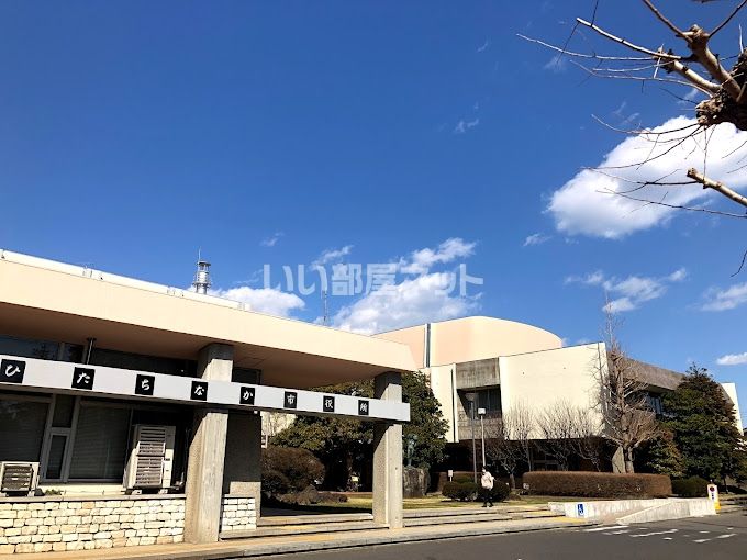 近くの役所まで765m（徒歩10分）