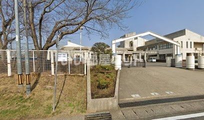 近くの施設まで966m(徒歩13分)