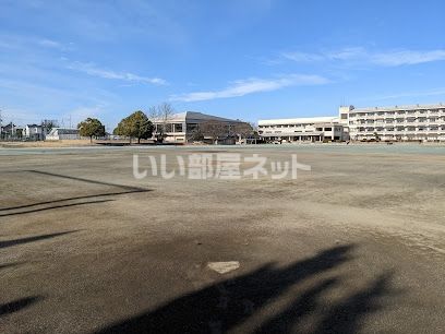 近くの施設まで901m(徒歩12分)
