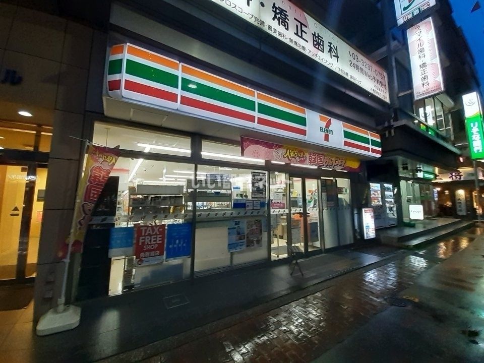 近くのコンビニまで206m（徒歩3分）