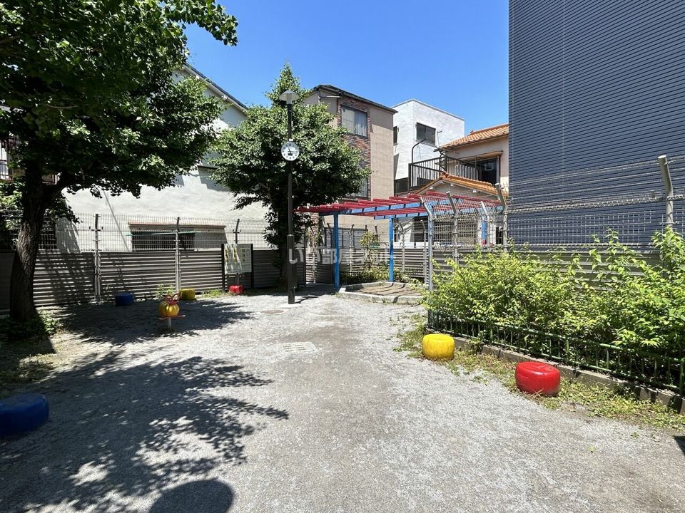 近くの公園まで217m（徒歩3分）