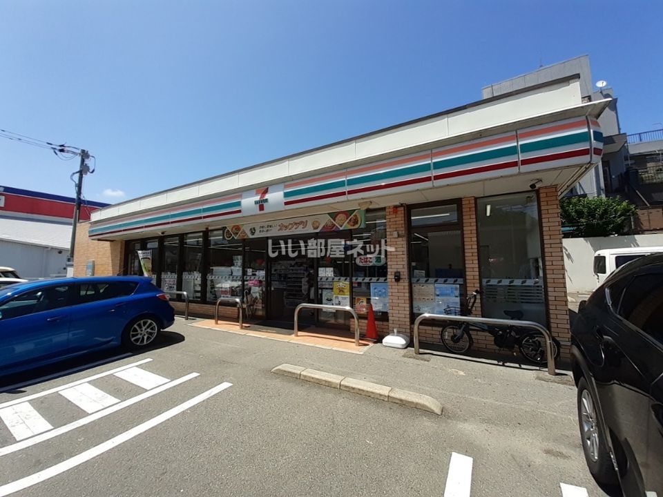 近くのコンビニまで91m（徒歩2分）