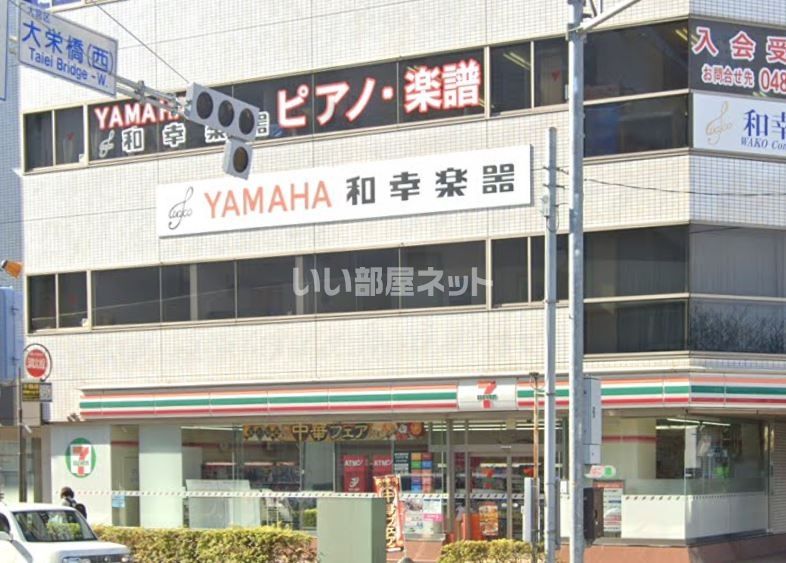 近くのコンビニまで225m（徒歩3分）