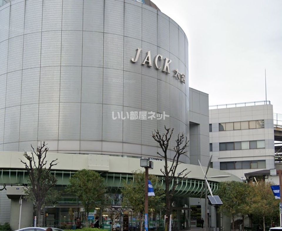 近くのコンビニまで267m（徒歩4分）