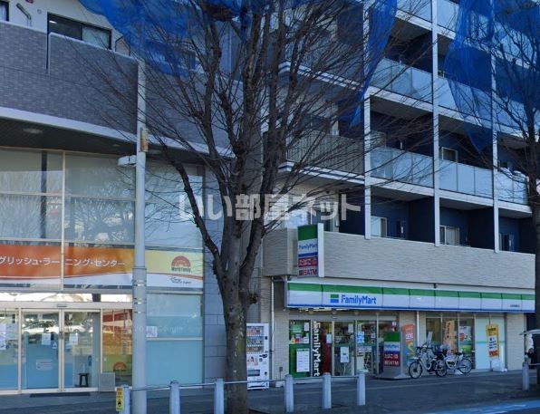 近くのコンビニまで995m（徒歩13分）