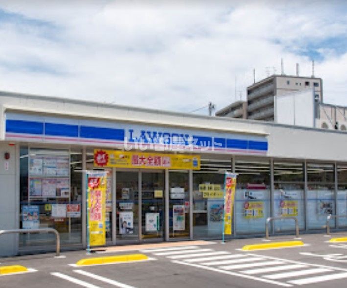 近くのコンビニまで484m（徒歩7分）