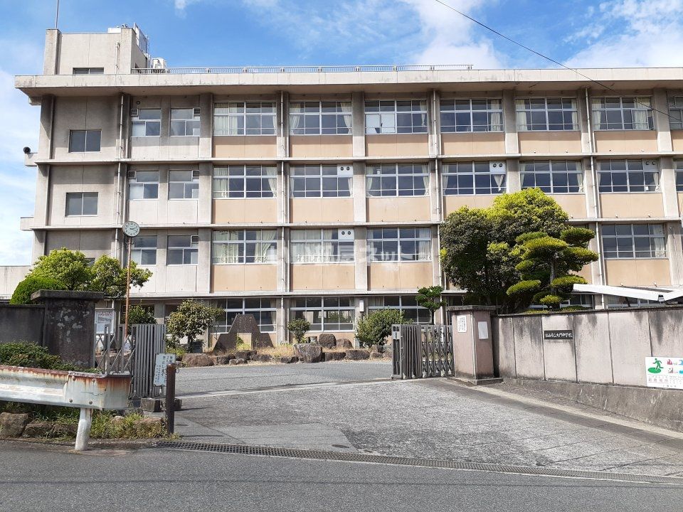 近くの福山市立大門中学校まで538m（徒歩7分）