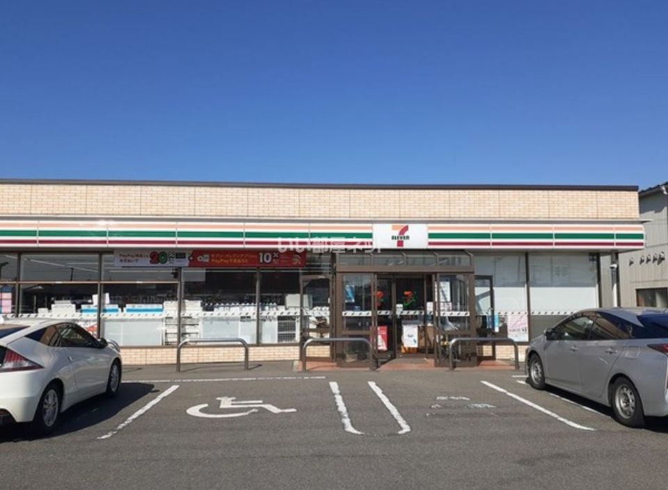 近くのコンビニまで352m（徒歩5分）