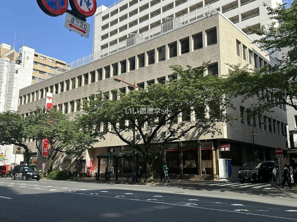 近くの麹町郵便局まで349m（徒歩5分）