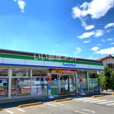 近くのコンビニまで565m（徒歩8分）