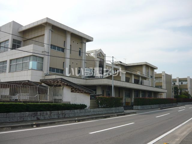 近くの今治市立清水小学校まで299m（徒歩4分）