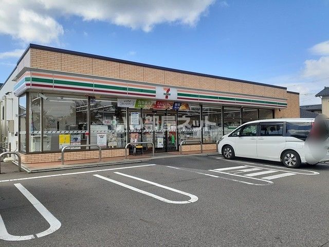 近くのセブンイレブン村上南町店まで1,608m（徒歩21分）
