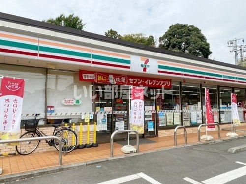 近くのコンビニまで652m（徒歩9分）