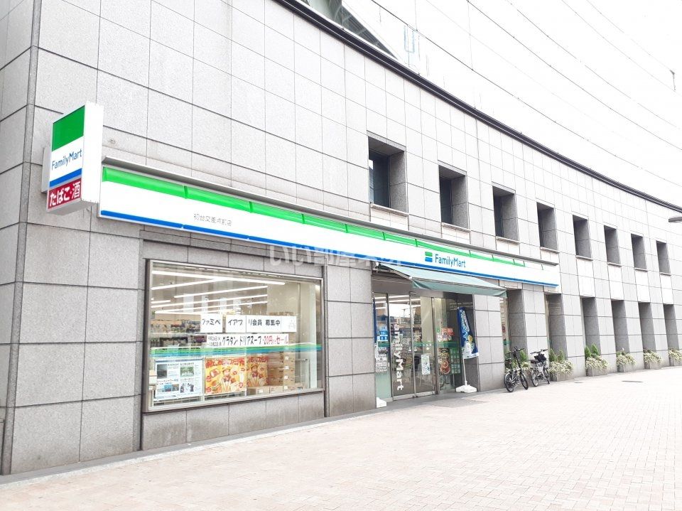 近くのコンビニまで377m（徒歩5分）