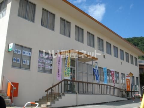 近くの郵便局まで790m（徒歩10分）