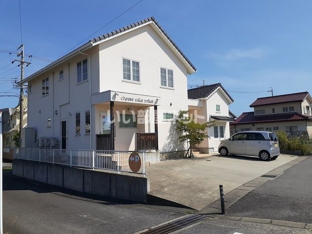近くの飲食店まで669m（徒歩9分）