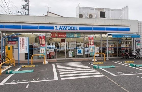 近くのコンビニまで726m（徒歩10分）