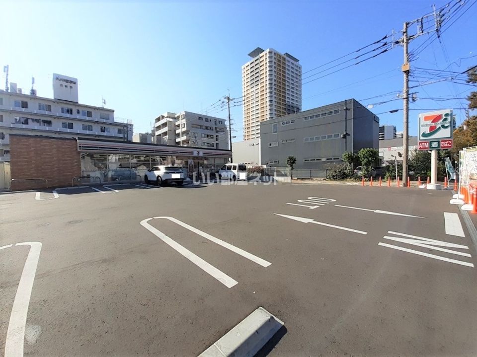 近くのコンビニまで36m（徒歩1分）