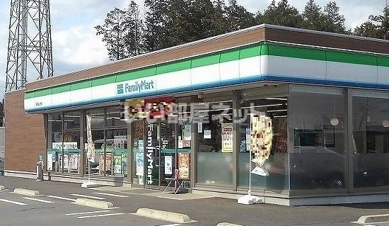 近くのファミリーマート　石岡正上内店まで526m（徒歩7分）