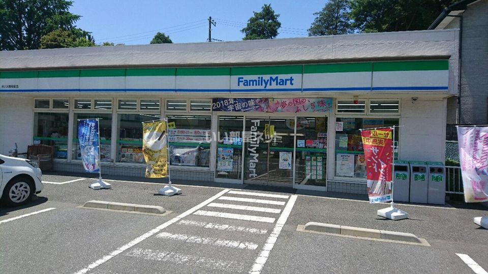 近くにファミリーマート市川大野駅前店あり