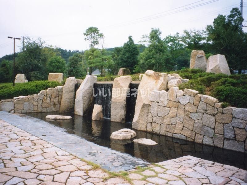 近くの公園まで470m（徒歩6分）
