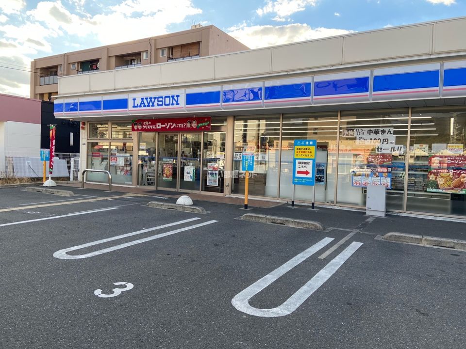 近くのコンビニまで21m（徒歩1分）