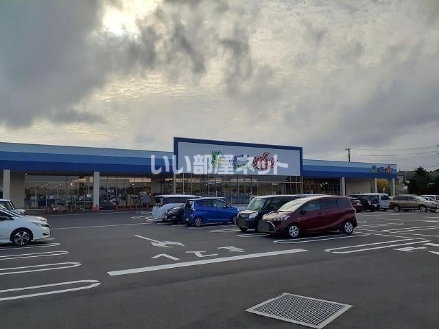 近くのスーパーガッツ大原店まで790m（徒歩10分）