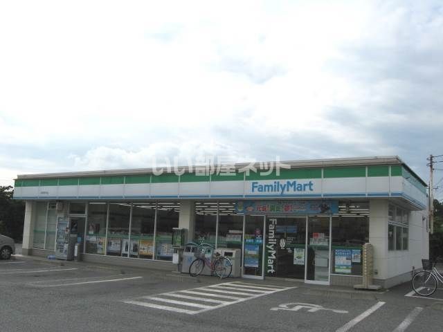 近くのコンビニまで635m（徒歩8分）