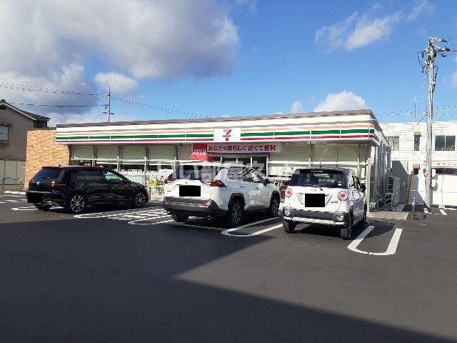 近くのコンビニまで167m（徒歩3分）