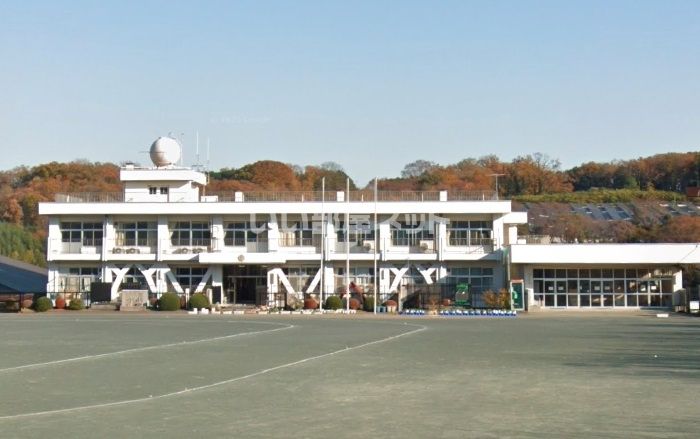 近くの中井町立井ノ口小学校まで873m(徒歩11分)
