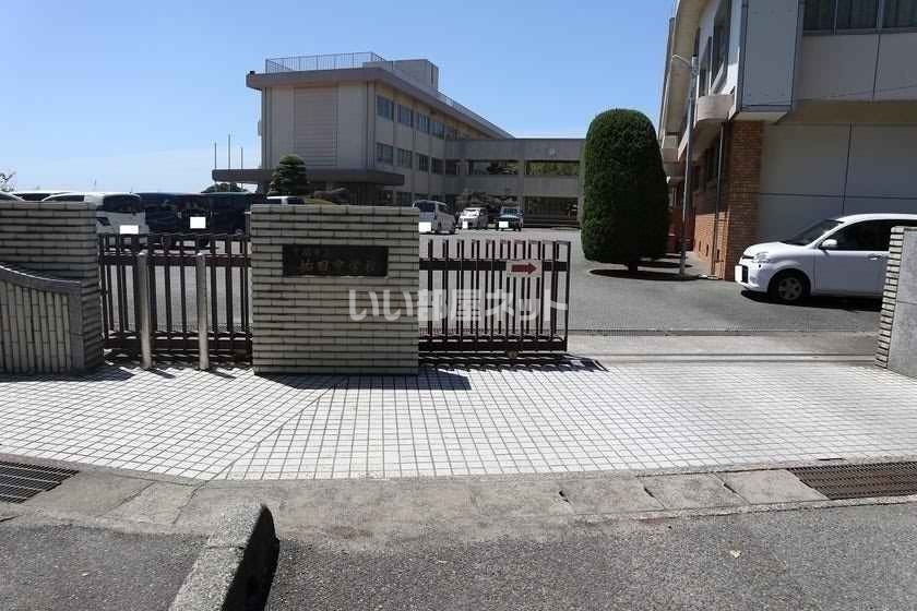近くの中学校まで1,131m（徒歩15分）