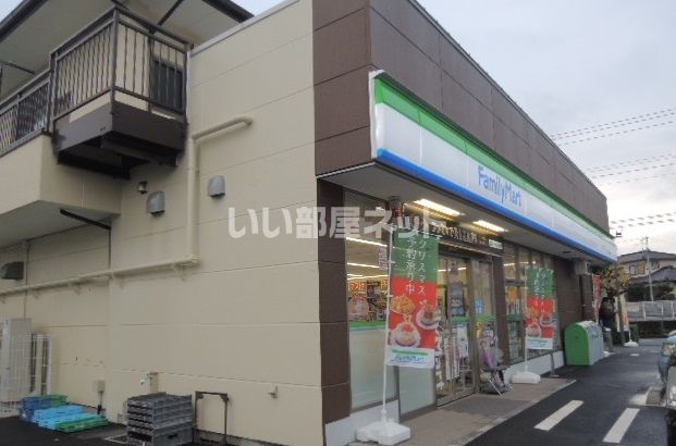 近くのコンビニまで157m（徒歩2分）