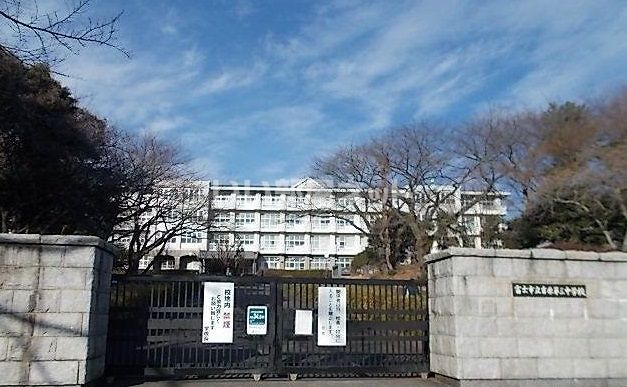 近くの富士市立吉原第三中学校まで356m（徒歩5分）