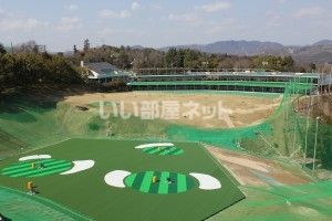 近くの玉の浦ゴルフ練習場まで1,583m（徒歩20分）