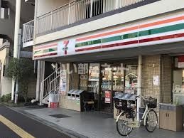 近くのコンビニまで163m（徒歩3分）