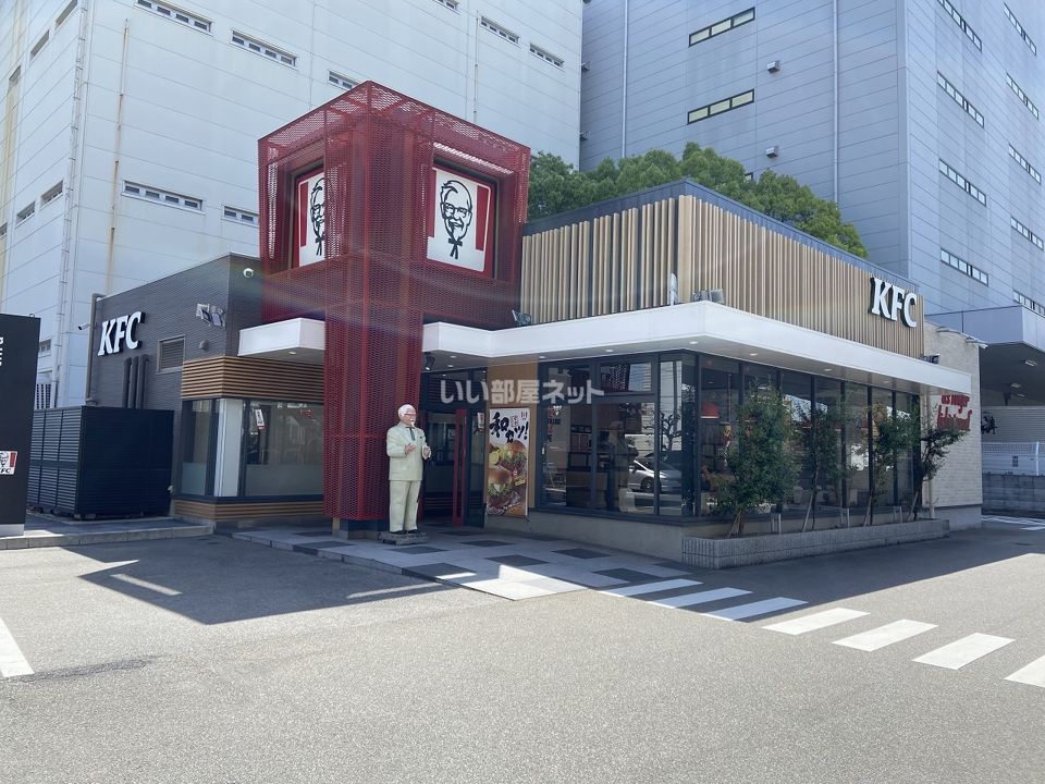 近くの飲食店まで451m（徒歩6分）
