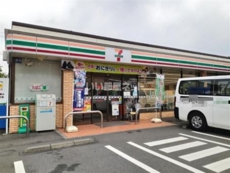 近くのコンビニまで453m（徒歩6分）